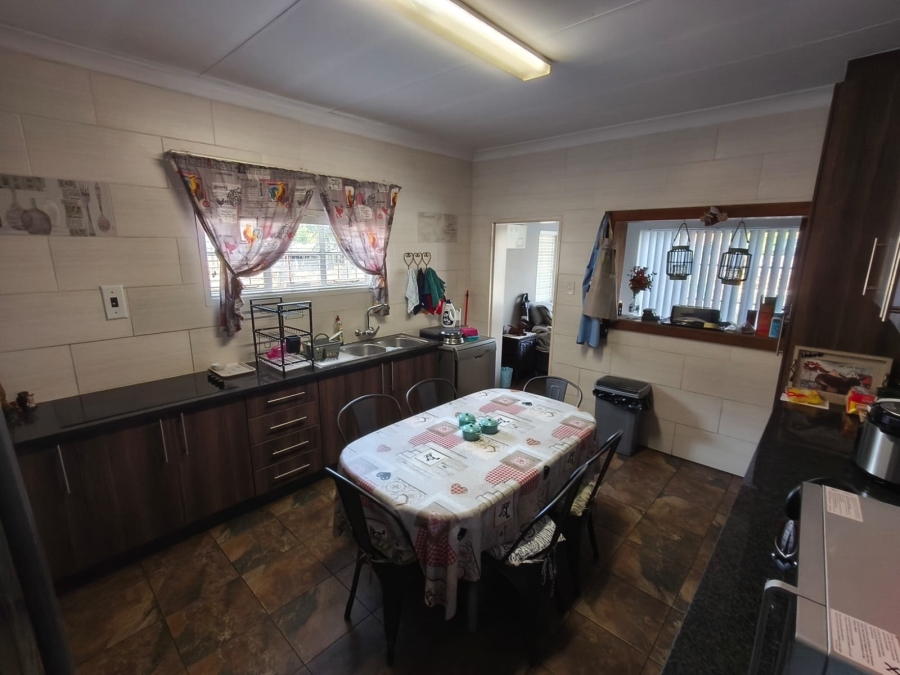 4 Bedroom Property for Sale in Oos Einde North West